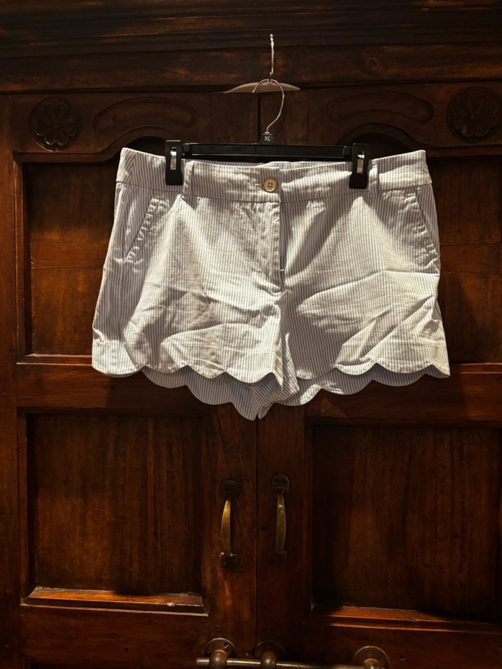 crown & ivy White and Light Blue Pinstriped Scallop Hem Shorts casual
Seersucker